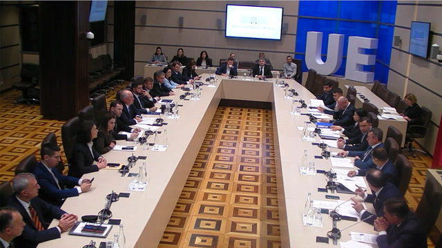 Comisia juridică a Parlamentului a avizat învestirea Guvernului Munteanu
 Comisia juridică a Parlamentului a avizat învestirea Guvernului Munteanu