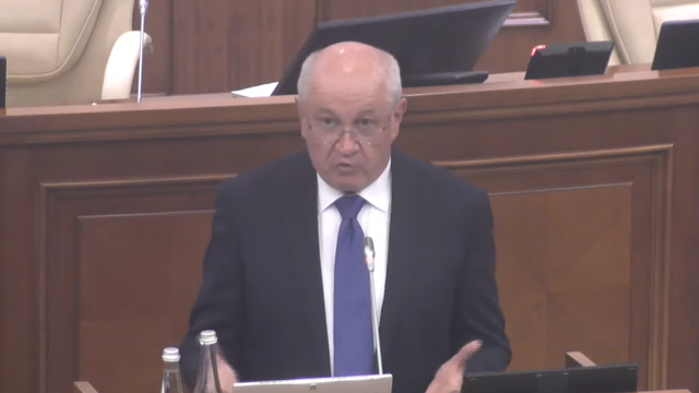 Alexandru Munteanu a prezentat deputaților echipa de miniștri și programul de guvernare care „să pregătească Republica Moldova pentru aderarea la UE în următorii ani”  