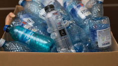 Cetățenii vor putea returna ambalajele. Minimum 2 lei pentru fiecare recipient