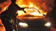 Un automobil a fost distrus în totalitate de flăcări la Vatra