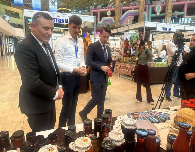 Cele mai bune produse autohtone, promovate peste Prut. 50 de companii participă la Expoziția „Republica Moldova Prezintă”, inaugurată la Iași