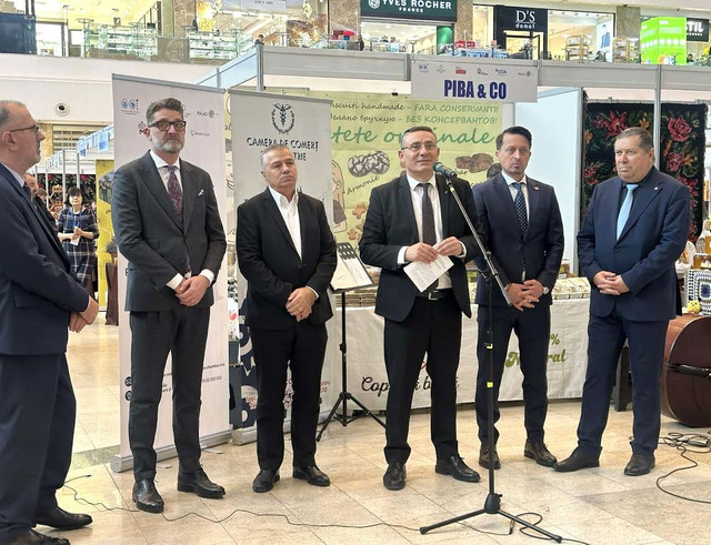 Cele mai bune produse autohtone, promovate peste Prut. 50 de companii participă la Expoziția „Republica Moldova Prezintă”, inaugurată la Iași