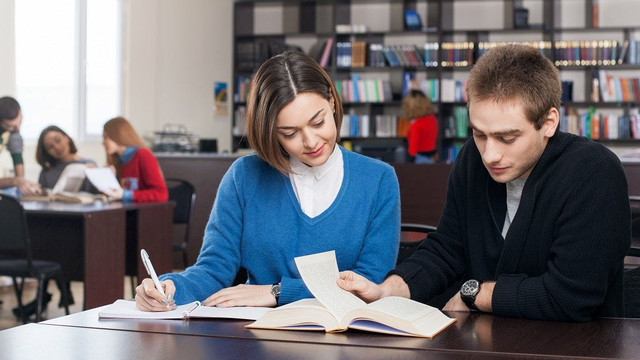 Curriculumul la limba română pentru elevii refugiați și din diasporă, aprobat de MEC
