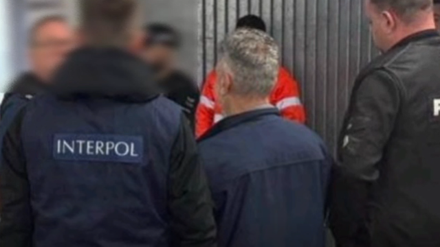 VIDEO | Cetățeanul turc acuzat de complicitate la omorul din sectorul Rîșcani a fost extrădat în Republica Moldova 