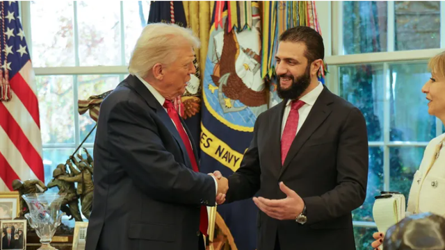 VIDEO | Nou moment viral la Casa Albă. Trump a stropit cu parfum un lider străin și l-a întrebat: „Câte neveste ai?”
