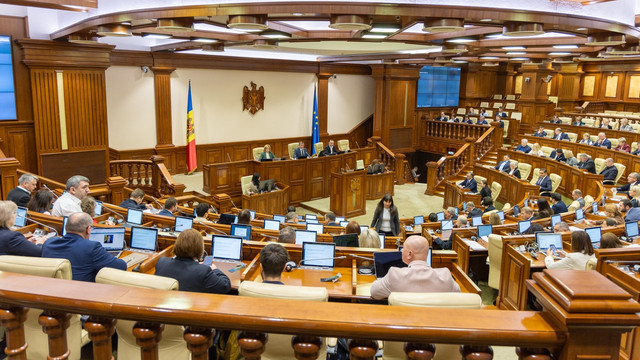 Opt deputați renunță la mandat: Parlamentul le-a aprobat demisia
