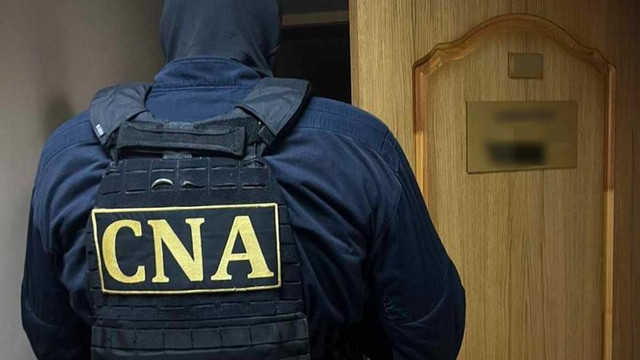 Un polițist din Nisporeni a fost reținut în flagrant de CNA cu mită