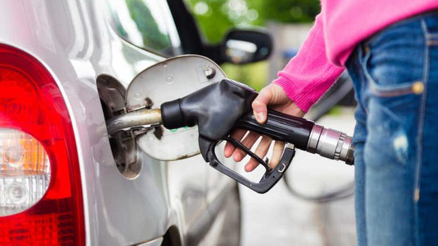 Motorina va fi mai ieftină mâine, 28 noiembrie. Ce preț va avea benzina 