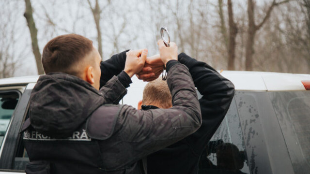 Grup criminal specializat în trafic de droguri, destructurat de polițiștii de frontieră din R. Moldova