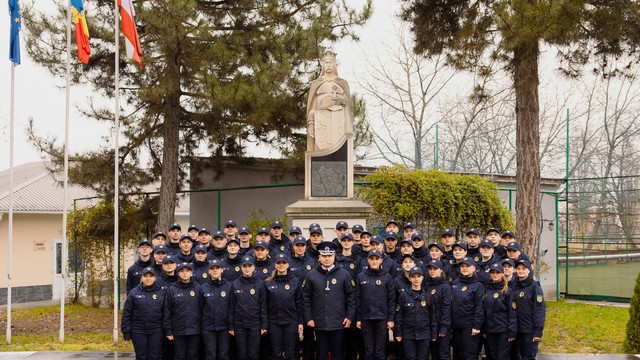 Noi subofițeri în Poliția de Frontieră: 52 de tineri specialiști au depus jurământul (FOTO)