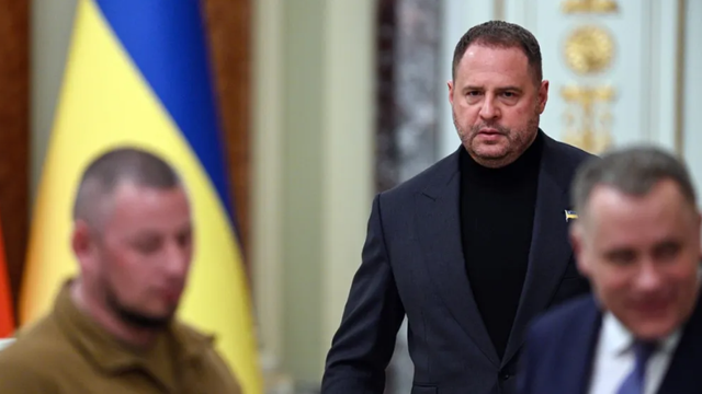 Zelenski a anunțat demisia șefului său de cabinet, după perchezițiile care l-au vizat în „cel mai mare scandal de corupție din Ucraina”
