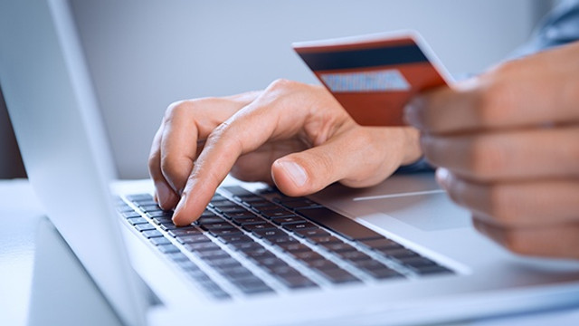 Cetățenii R. Moldova cheltuiesc mai mult în magazinele online din străinătate decât din țară