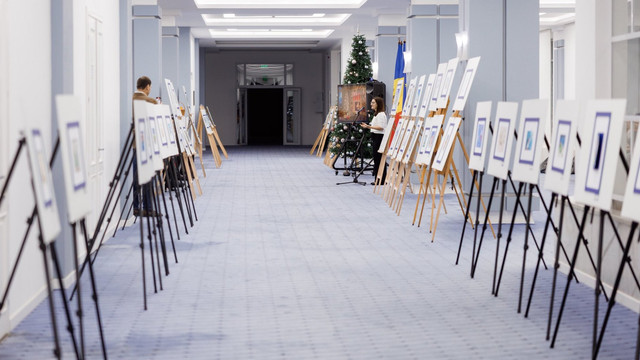 Galerie FOTO | Crăciunul mEU acasă. Expoziție de ilustrații lansată la Guvern, cu zeci de lucrări semnate de copii și artiști din toată țara