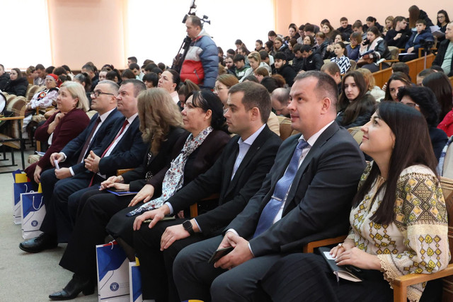Ziua Națională a României, celebrată la Comrat prin educație și cultură (FOTO)