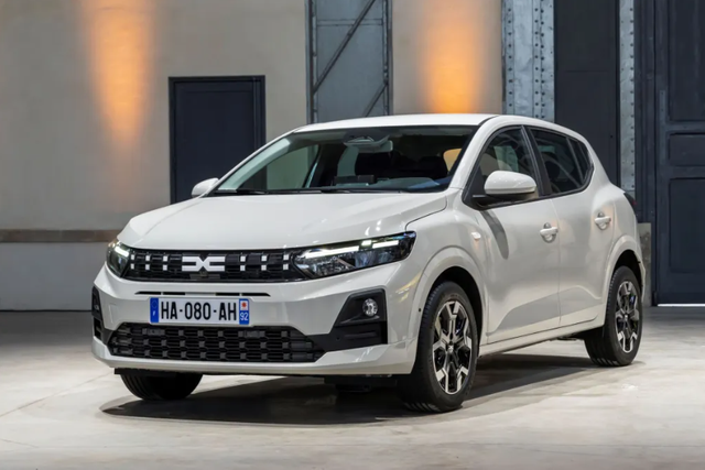 Dacia deschide în România comenzile pentru noile modele Sandero. Cât costă cea mai vândută mașină din Europa
