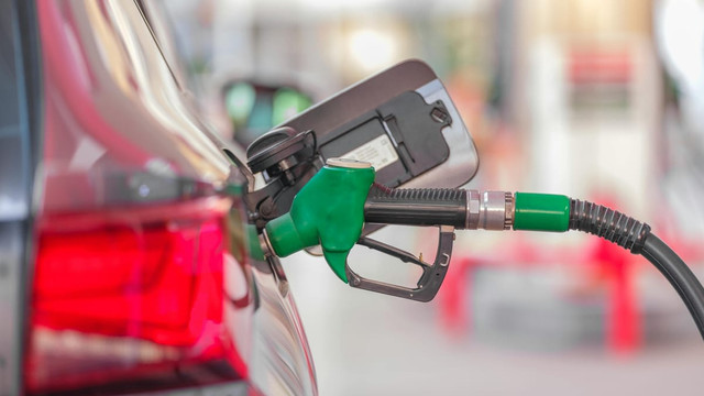 Motorina se ieftinește mâine, 2 decembrie. Ce preț va avea benzina