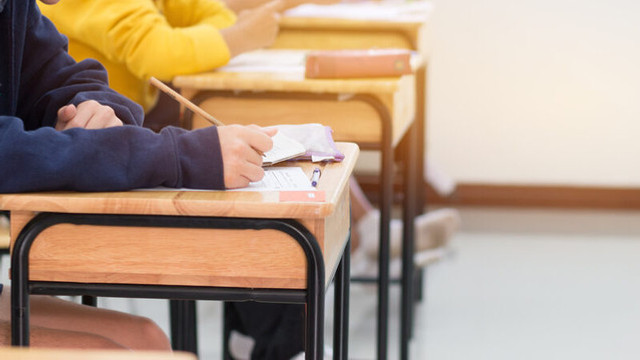 MEC anunță modificări la Codul Educației: reorganizarea școlilor, concursuri pentru directori adjuncți și revenirea la notare în clasa a IV-a