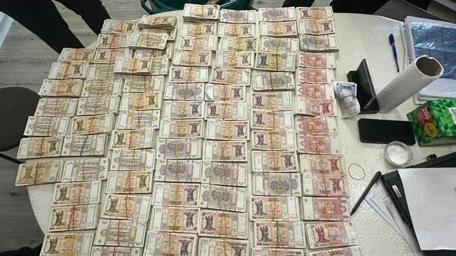 Peste 5 milioane de lei, ridicați de CNA în perchezițiile ce vizează funcționari DGLCA
