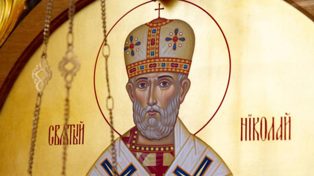 Creștinii ortodocși de stil nou îl sărbătoresc pe Sfântul Nicolae, protectorul copiilor. Tradiții populare românești de Moș Nicolae
