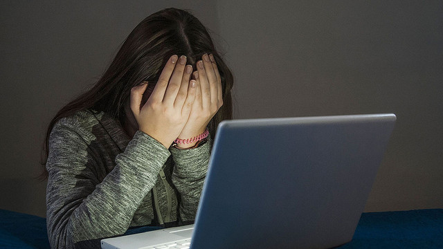 A fost lansată prima platformă de prevenire a violenței digitale în Republica Moldova – eViolenta.md
