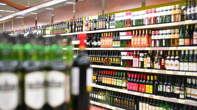 Taxe majorate în 2026 pentru unitățile care vând alcool și tutun în Chișinău
