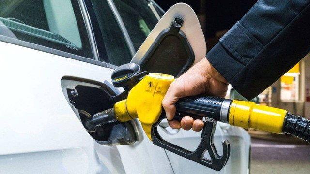 Benzina și motorina vor fi mai ieftine în weekend
