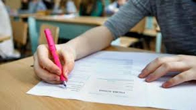 Mai multe comisii școlare au admis copiatul la examene de absolvire. Fraude constatate de MEC

