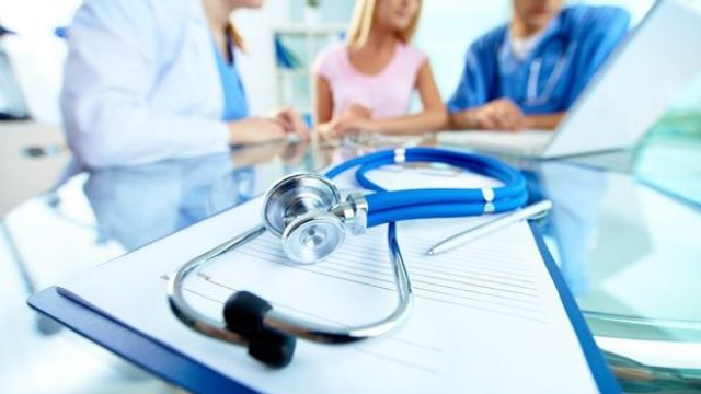 Aprobat de Parlament în prima lectură: Mai multe fonduri pentru asistență medicală și medicamente compensate în bugetul asigurărilor medicale pentru 2026


