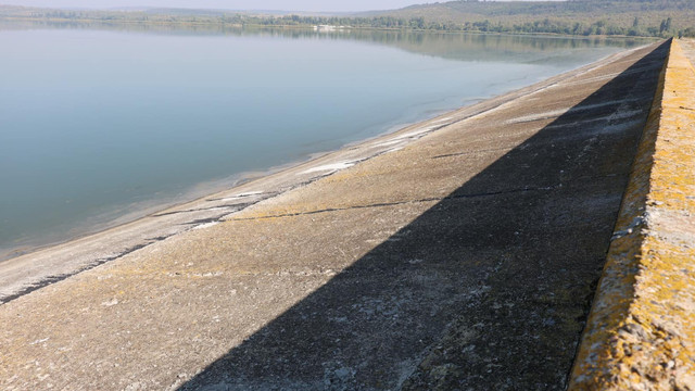 Lucrări de prevenire a inundațiilor: evacuatorul barajului de la Ghidighici va fi reabilitat în 2026