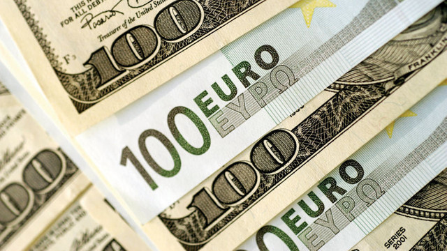 Cât valorează un euro și un dolar. Cursul valutar stabilit de BNM pentru astăzi, 15 decembrie