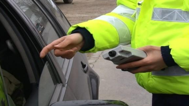 Zeci de șoferi prinși băuți la volan, în weekend. Alte câteva mii de conducători auto - amendați pentru viteză