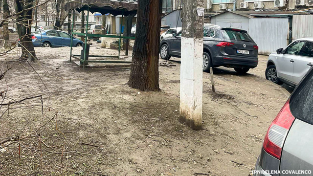 Regulamentul parcărilor din Chișinău și Planul de Mobilitate, blocate în CMC