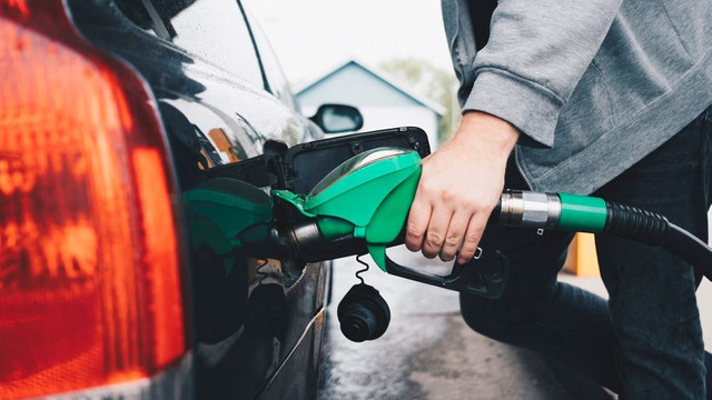 Benzina și motorina vor costa mai mult în primele zile ale anului 2026