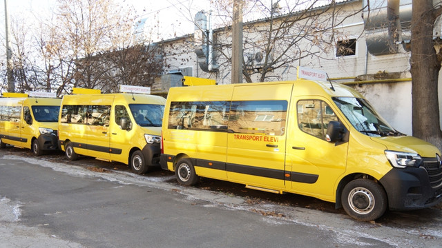 Transport modern pentru elevi: 23 de microbuze au fost transmise școlilor din R. Moldova

