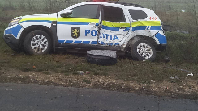 Accident rutier la Ceadîr-Lunga: Un microbuz a tamponat o autospecială de poliție (FOTO)
