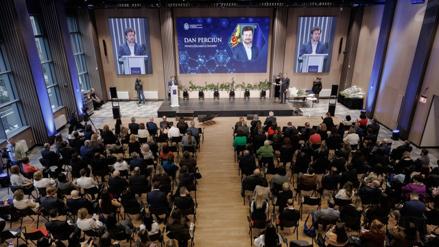 Comunitatea științifică din R. Moldova, omagiată la Gala Cercetătorilor 2025. Dan Perciun: „Munca cercetătorilor are un viitor aici, acasă”

