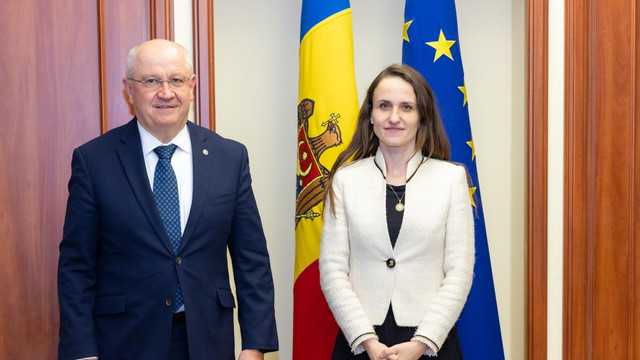 Cooperarea moldo-română, discutată la întrevederea premierului Alexandru Munteanu cu ministra de externe a României, Oana Țoiu (FOTO)