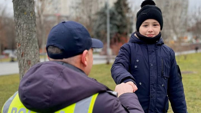 Vacanță de iarnă în siguranță: recomandările polițiștilor pentru copii și părinți