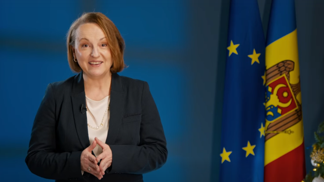 Ambasadoarea UE la Chișinău învață limba română: Nu e chiar „floare la ureche”
