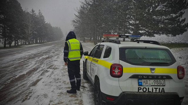 Depuneri de polei și gheață pe drumurile din țară. Recomandările poliției pentru șoferi