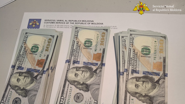 Doi nerezidenți, reținuți pe Aeroportul Chișinău cu peste 50 000 de euro nedeclarați
