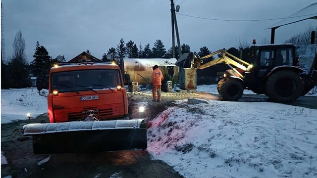 Intervenții nocturne, cu utilaje și antiderapant, pe traseele naționale
