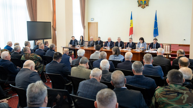 Alexandru Munteanu, în discuții cu veteranii de război din Republica Moldova. „Vom continua să creștem sprijinul pentru cei care au apărat independența țării”  (FOTO)