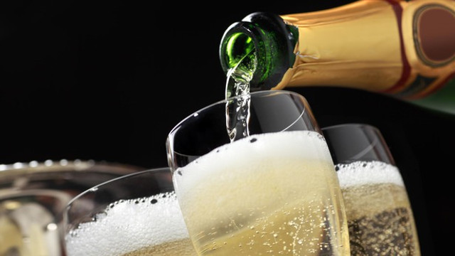 „Consumați băuturi alcoolice moderat”. ANSA atenționează asupra spumantelor alese pentru masa de Revelion