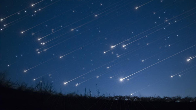 Toate eclipsele, superlunile, ploile de meteoriți și planetele pe care le poți observa pe cer în 2026