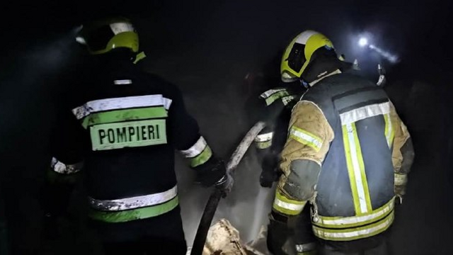 Peste 30 de persoane au fost evacuate din zona de risc în urma unui incendiu din capitală
