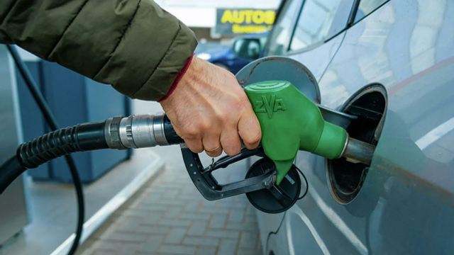 Benzina și motorina vor costa mai mult în weekend. Prețurile anunțate de ANRE