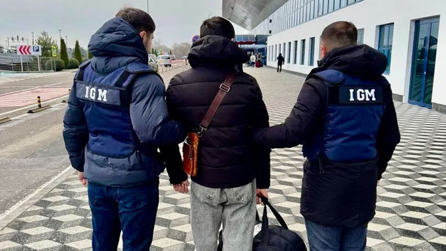 Un tânăr din Azerbaidjan, expulzat din R. Moldova, după ce a lansat artificii în mulțime
