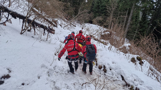 FOTO, VIDEO | Un tânăr din Republica Moldova, salvat din Masivul Ceahlău, după o intervenție de patru ore