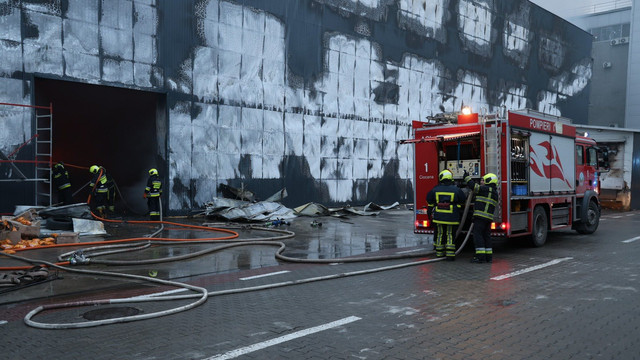 FOTO | Incendiul de la depozitul din Chișinău, lichidat complet după 24 de ore de intervenție